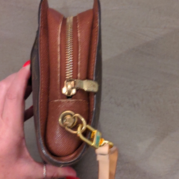 Louie Vuitton ~ Authentic Orsay Clutch - Picture 4 of 5